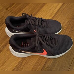 Nike Revolution 7